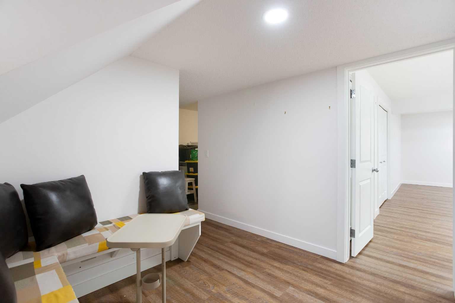 2 Kingston View SE