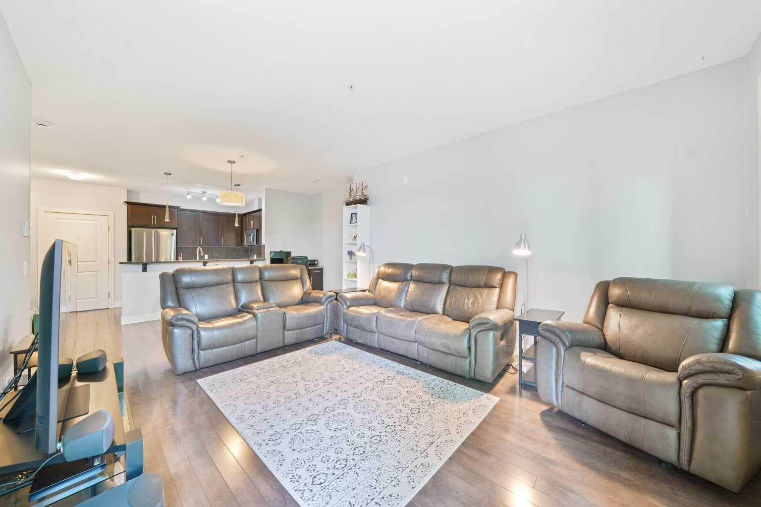 3104, 15 Sunset Square 
