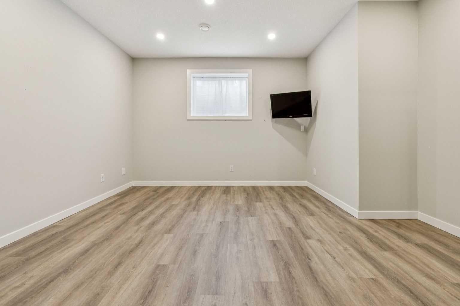 24 Willow Park Point 