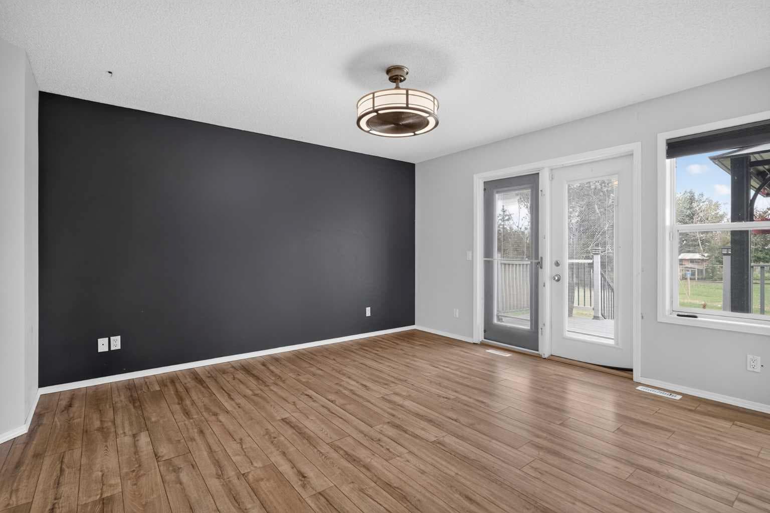 270092 Glenmore Trail 