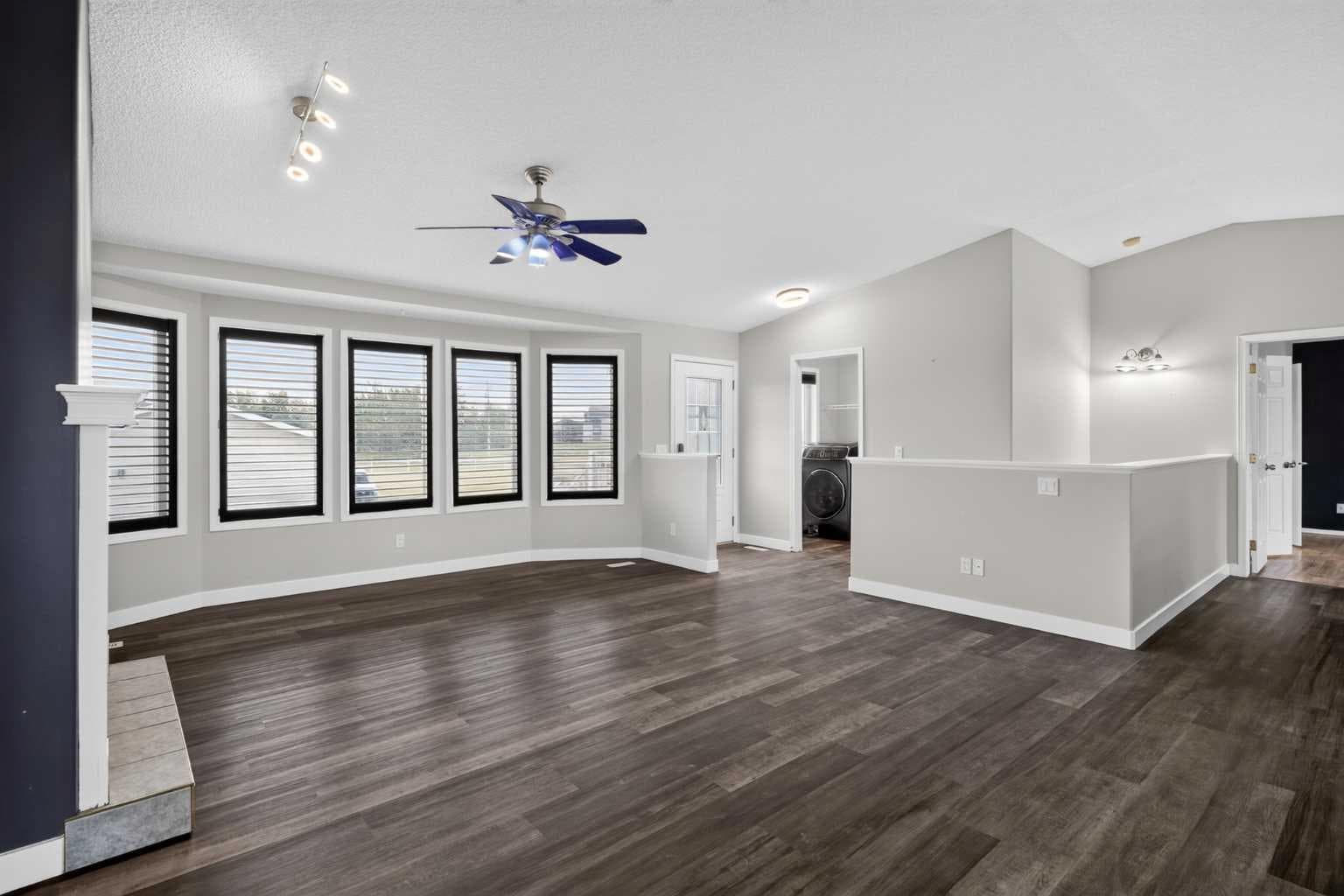 270092 Glenmore Trail 