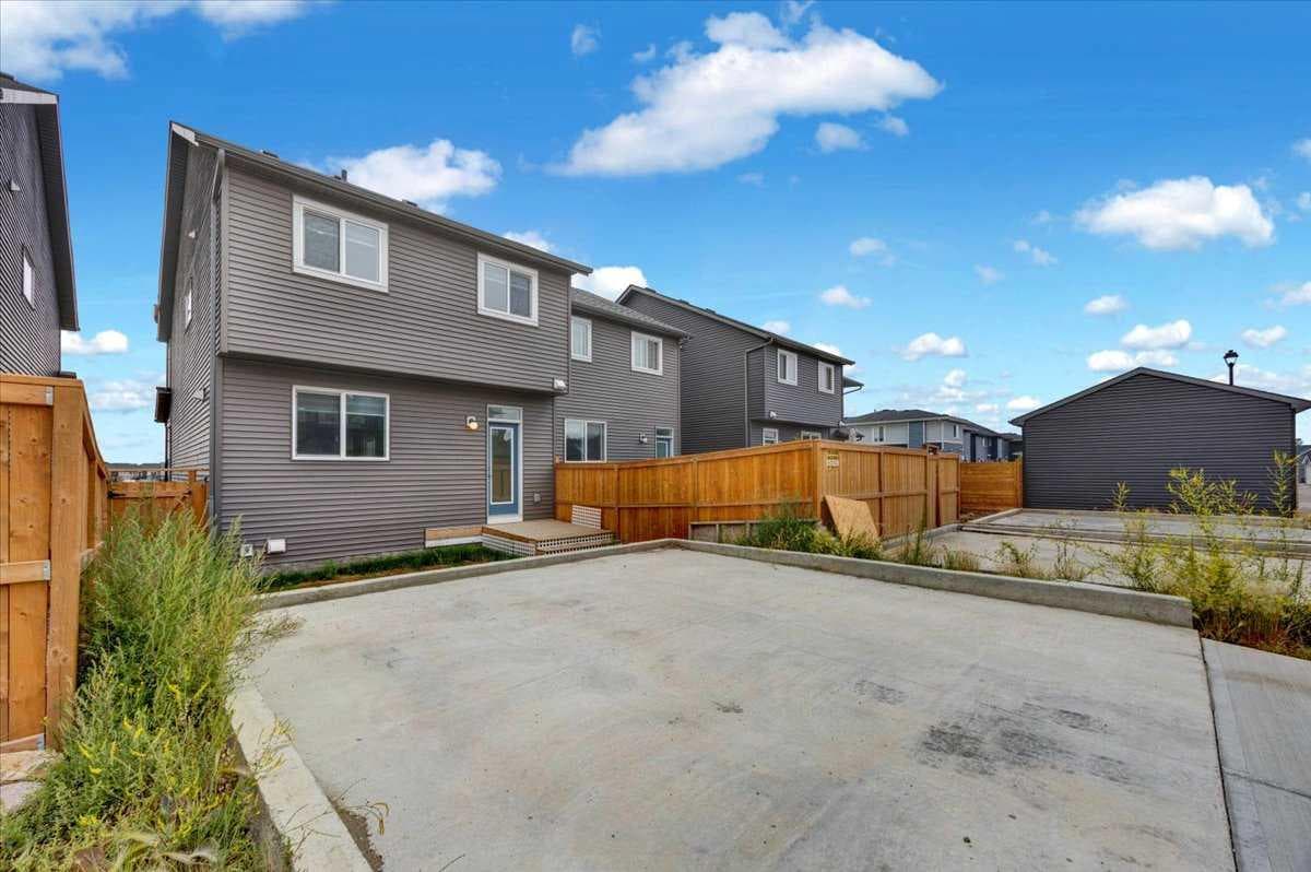 112 Langwell Common SE