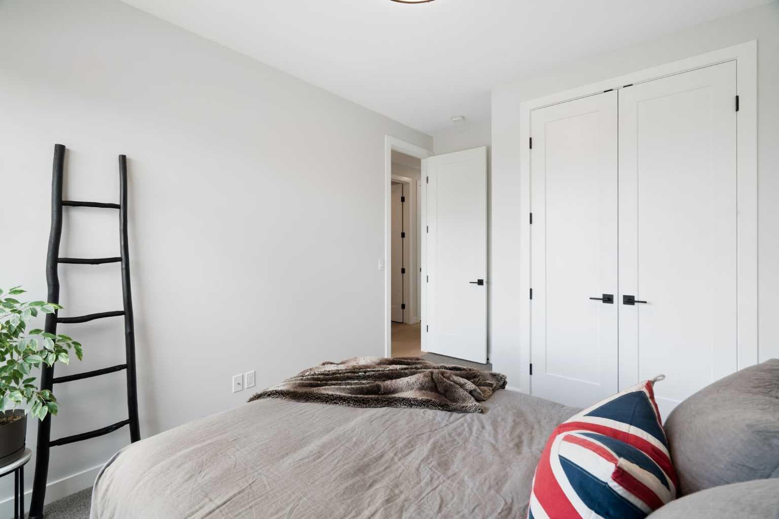 1141 Renfrew Drive NE