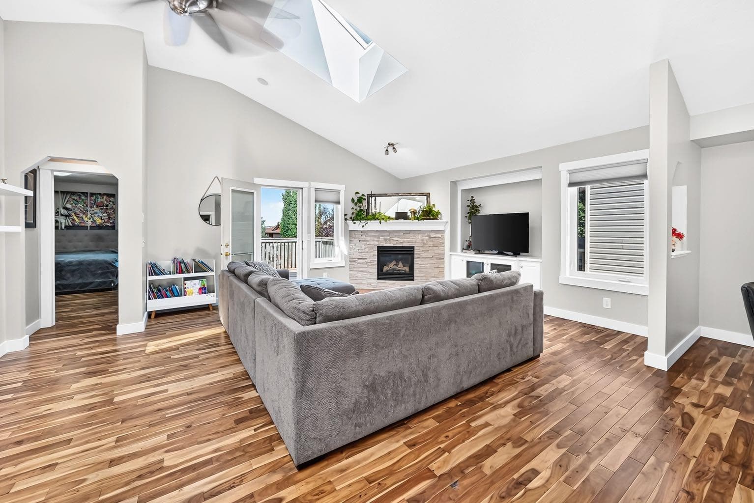 13 Cresthaven Way SW