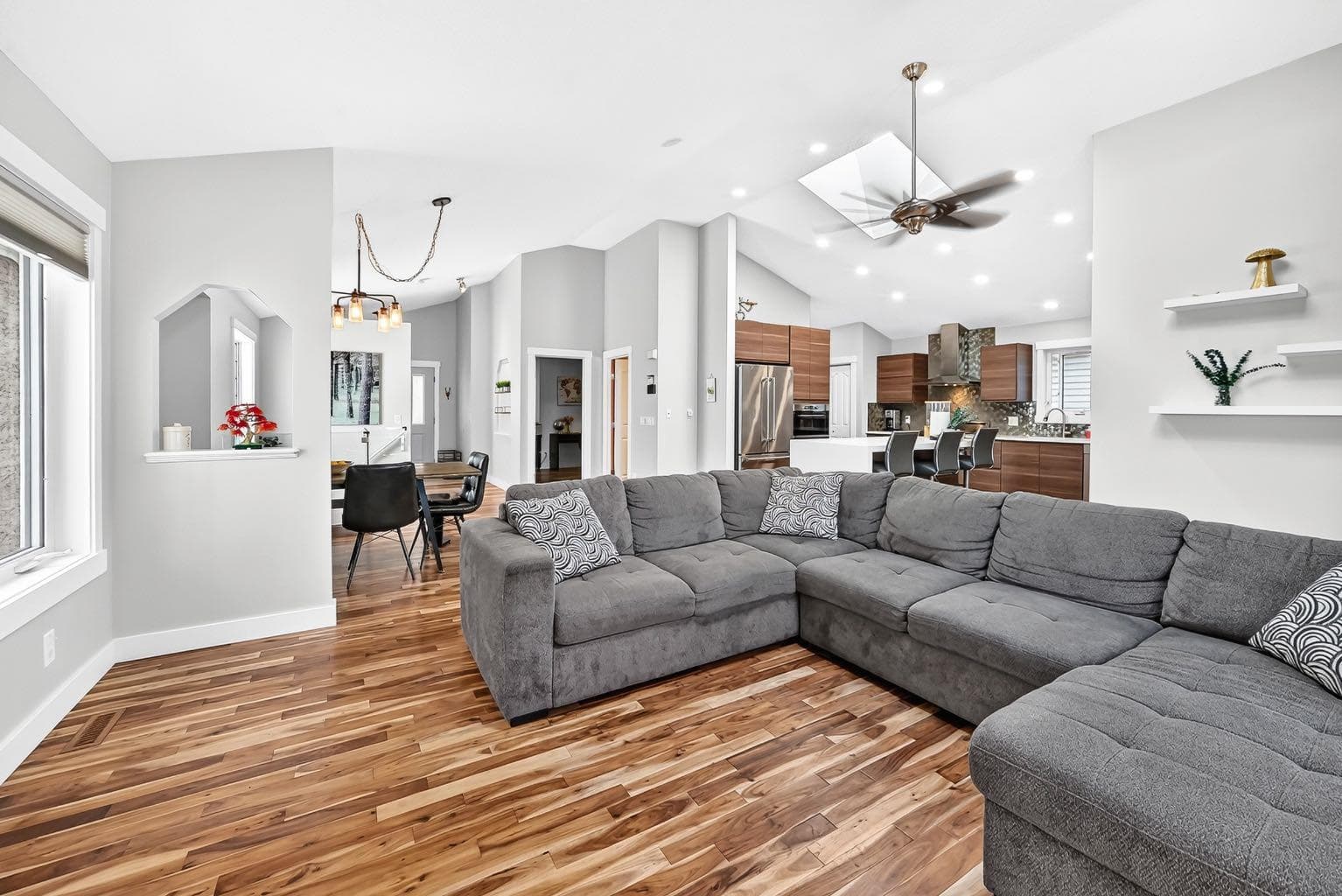 13 Cresthaven Way SW