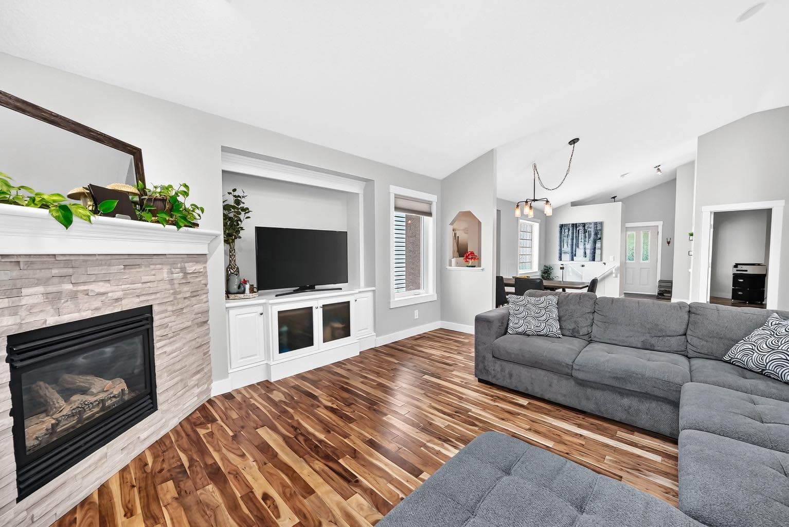 13 Cresthaven Way SW
