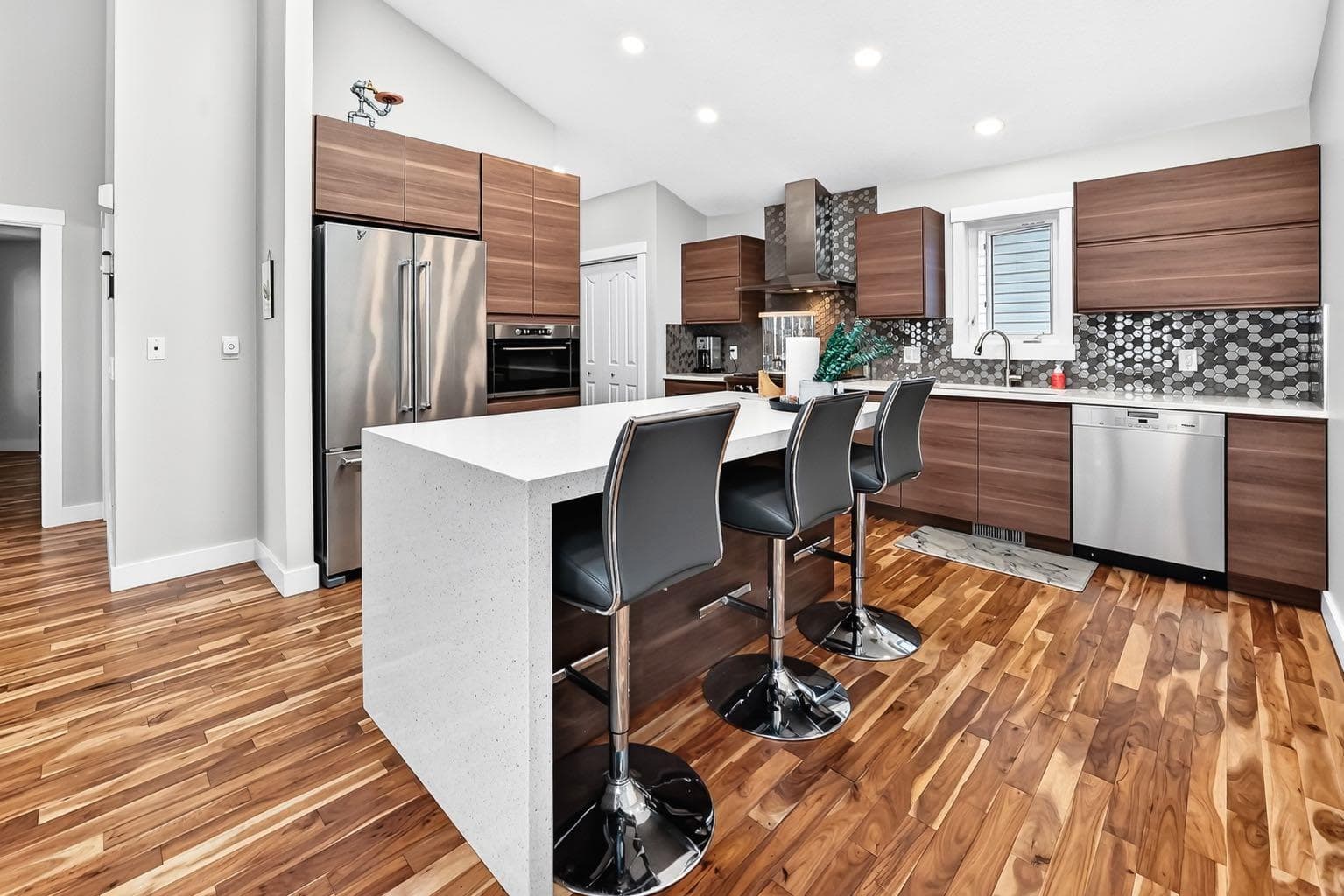 13 Cresthaven Way SW