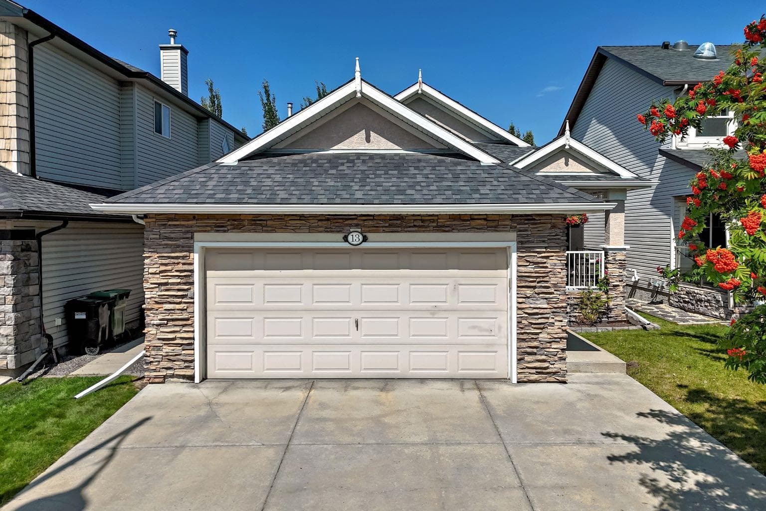 13 Cresthaven Way SW