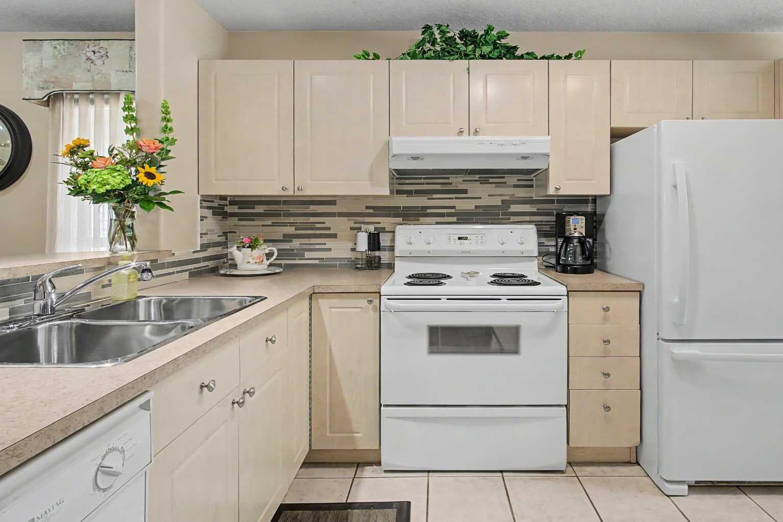 12, 103 Fairways Drive NW