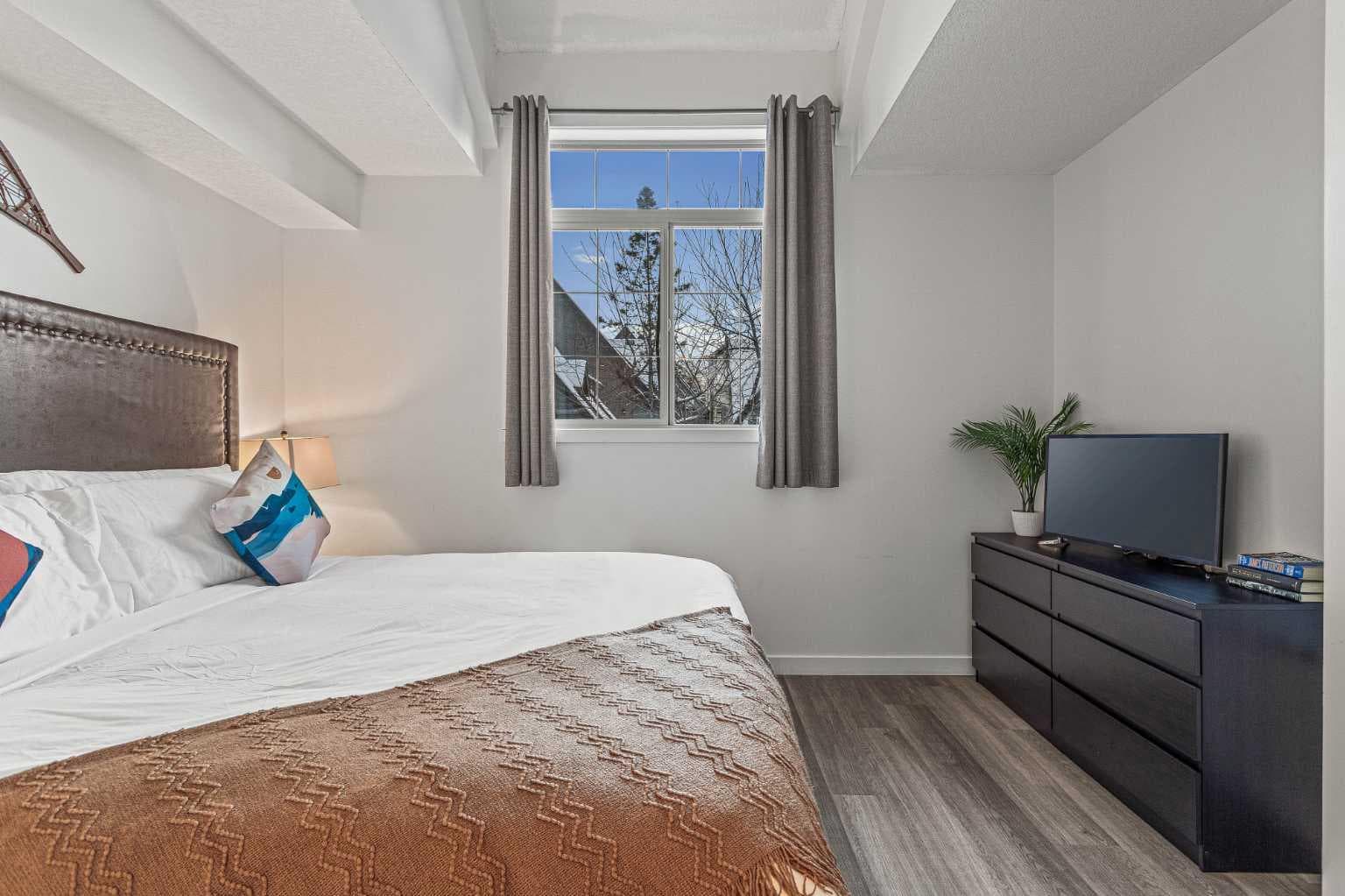 122, 140 Kananaskis Way 