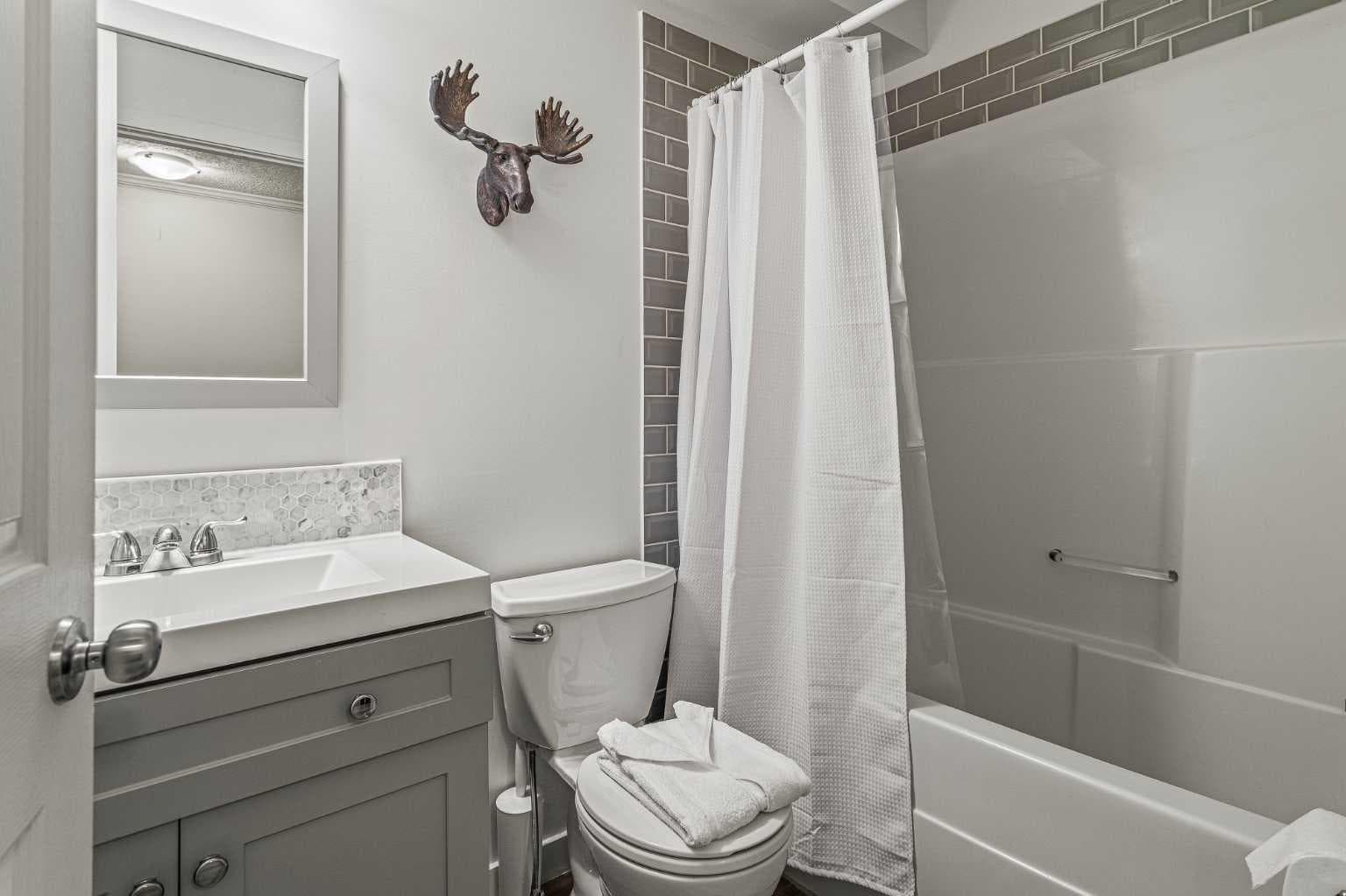 122, 140 Kananaskis Way 