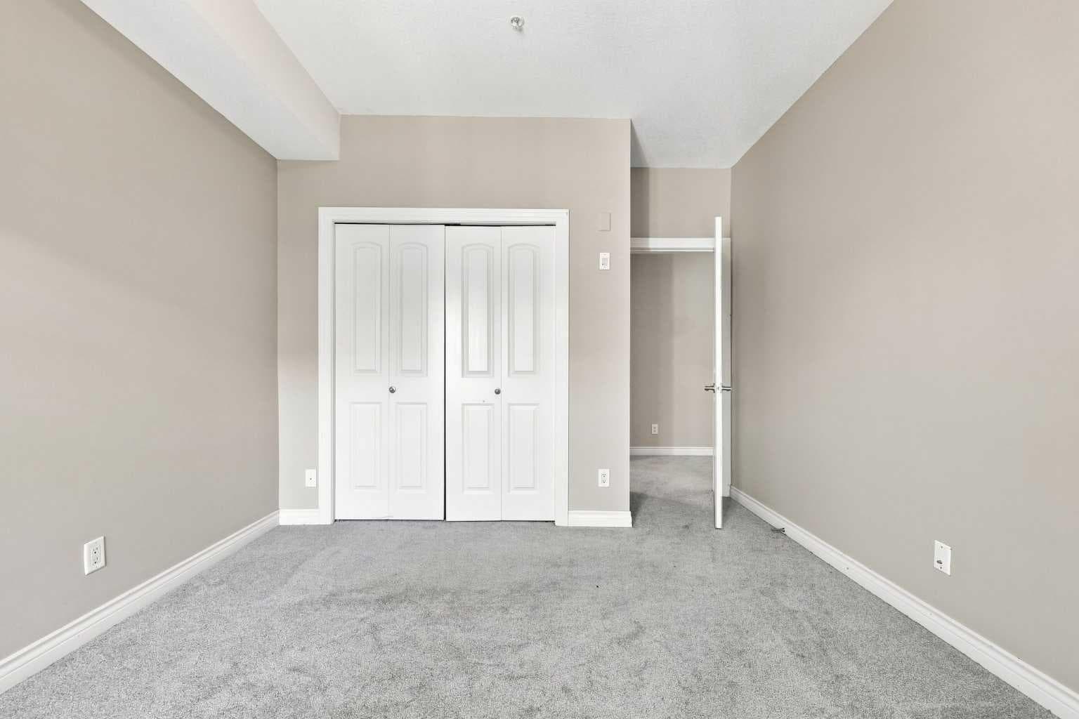 317, 60 Royal Oak Plaza NW