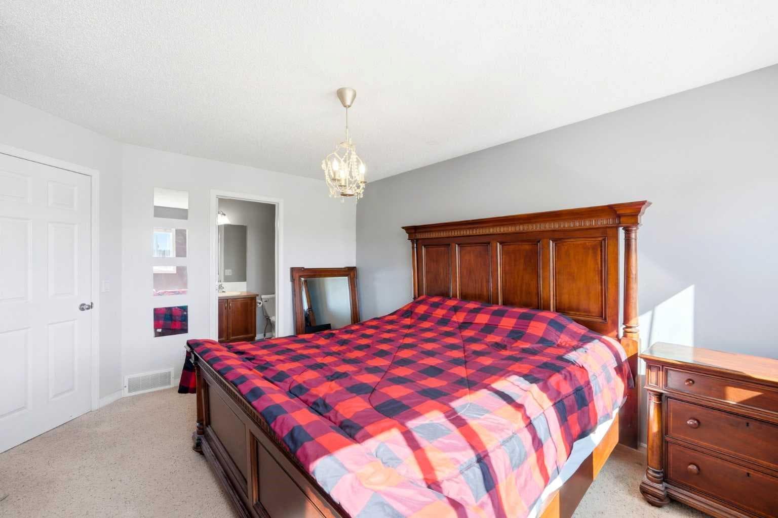78 Cougar Plateau Way SW