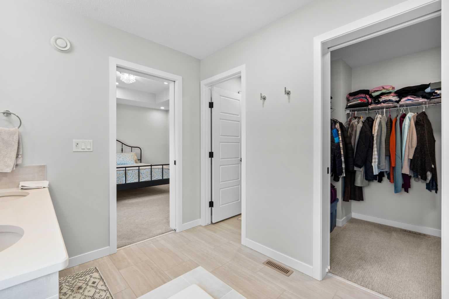 1429 Chinook Gate Glen SW