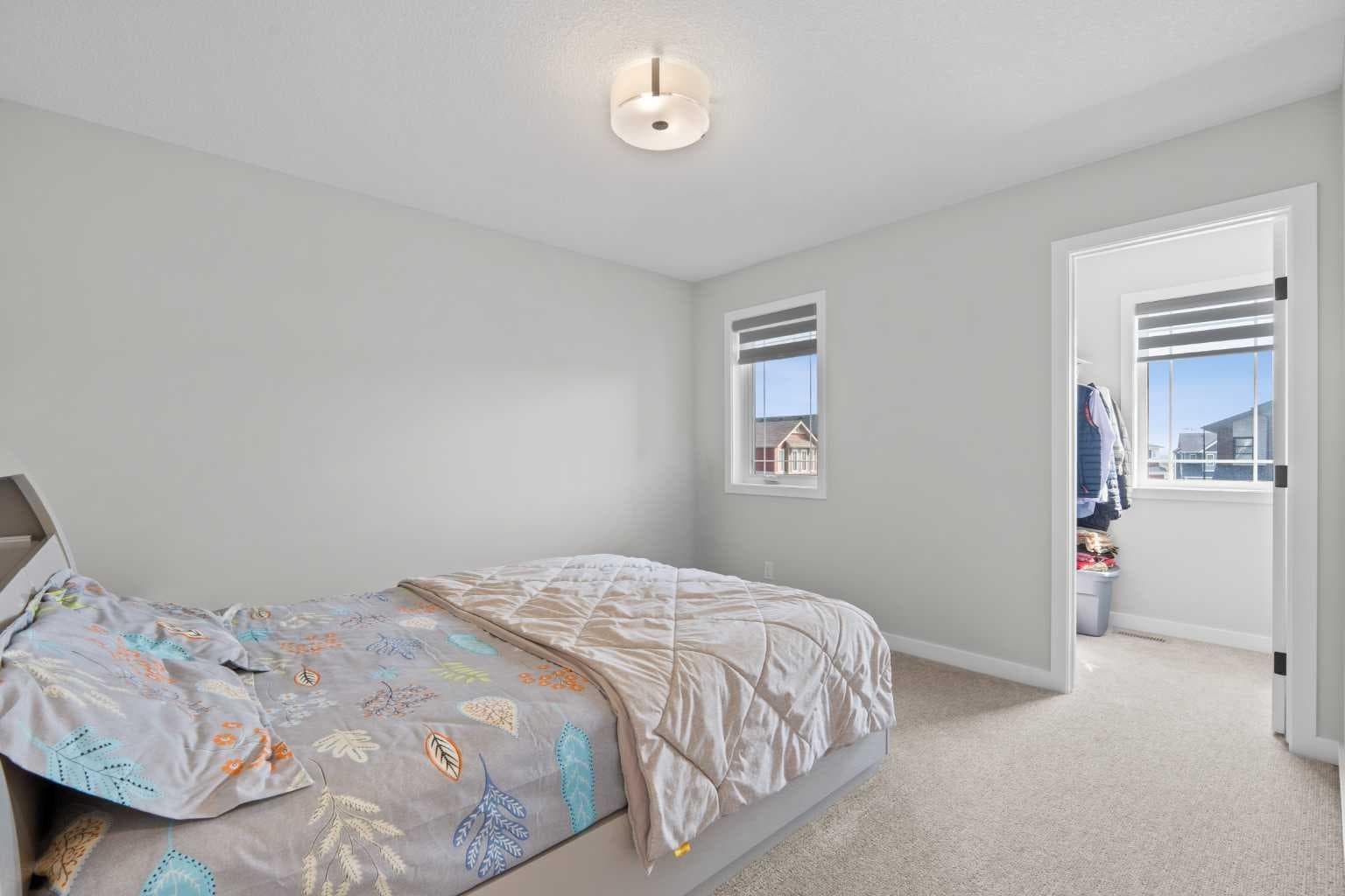 1429 Chinook Gate Glen SW