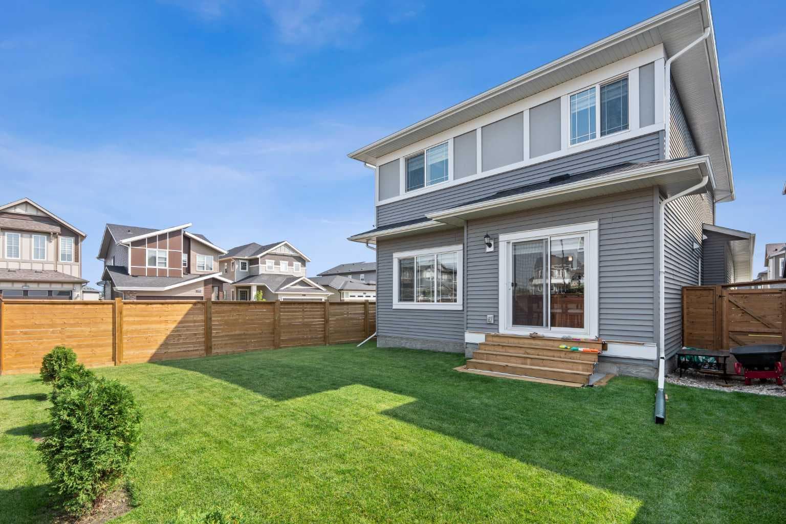 1429 Chinook Gate Glen SW