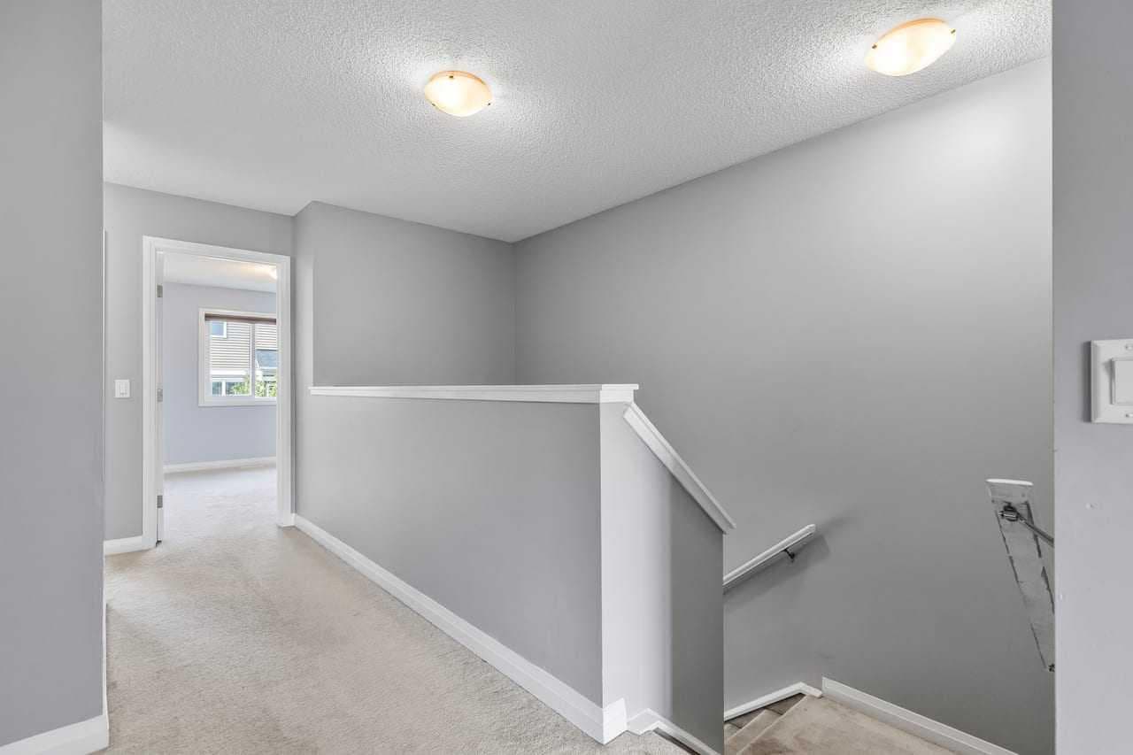 14 Kingfisher Crescent SE
