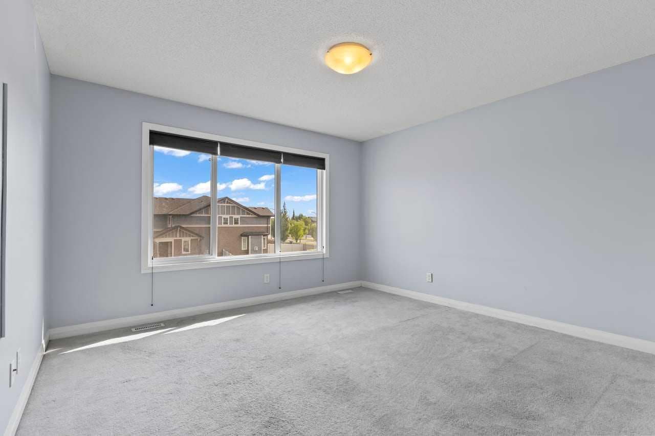 14 Kingfisher Crescent SE