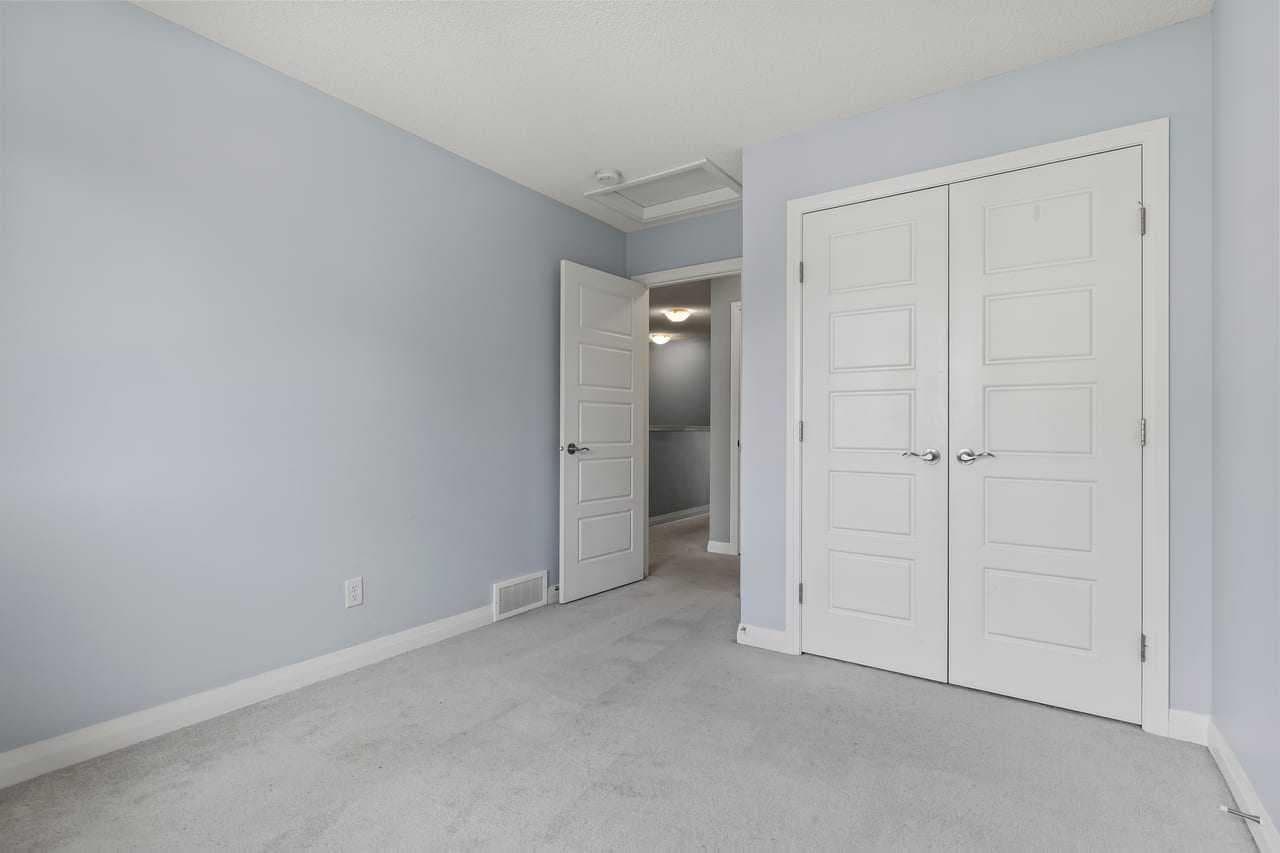 14 Kingfisher Crescent SE