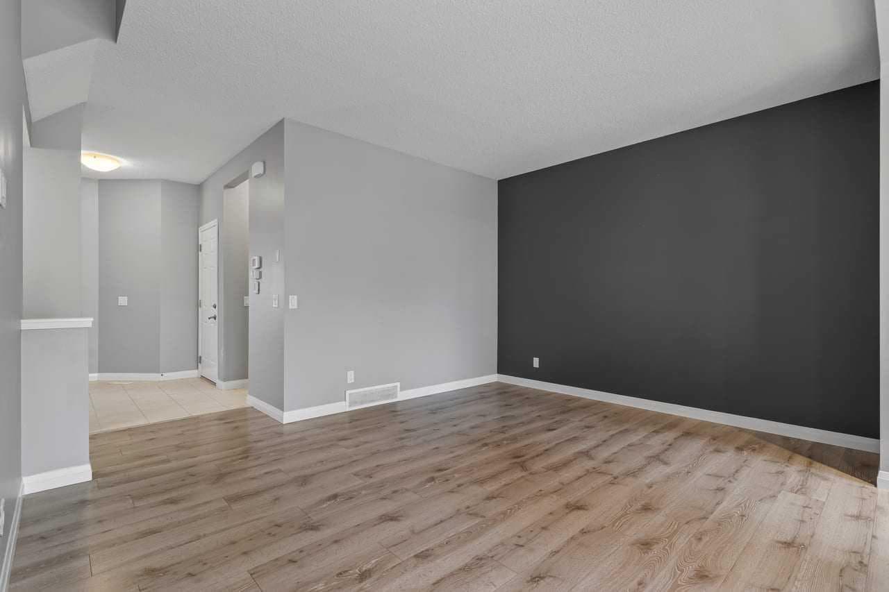 14 Kingfisher Crescent SE