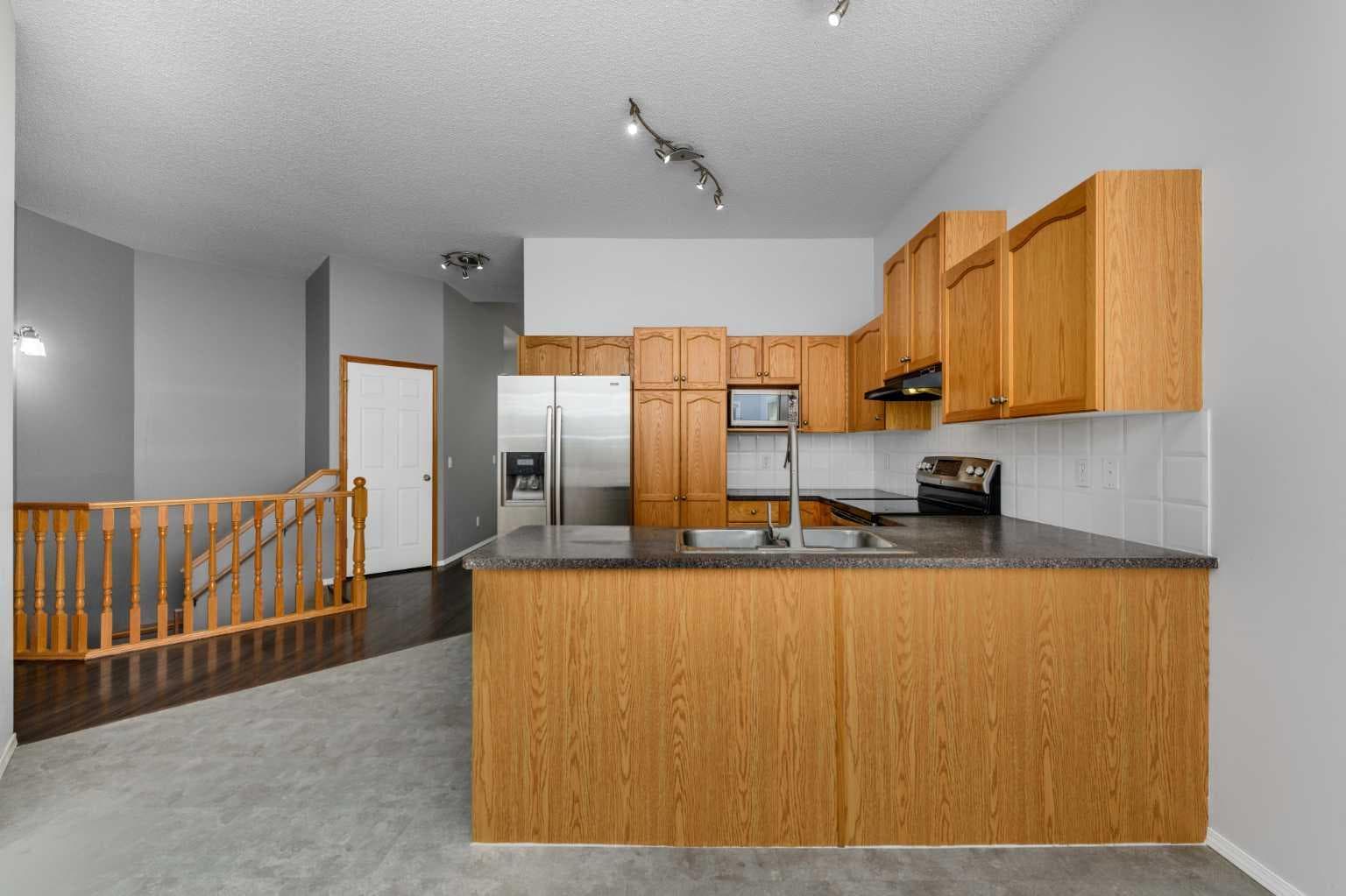 25 Prestwick Pond Terrace SE