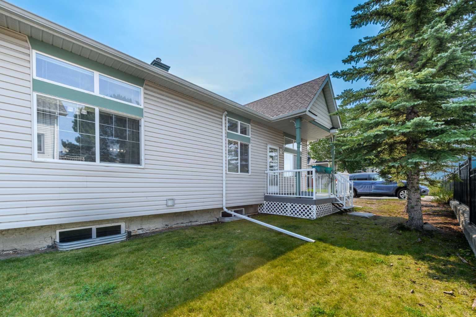 25 Prestwick Pond Terrace SE