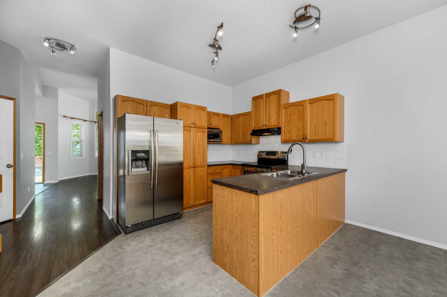25 Prestwick Pond Terrace SE