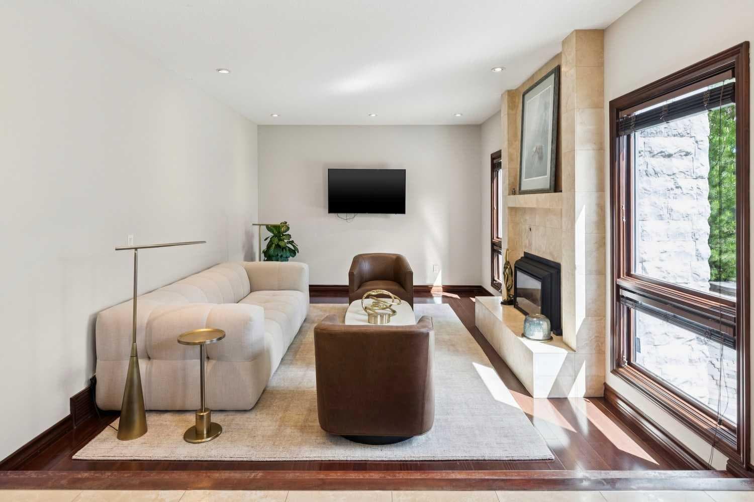 223 Pump Hill Crescent 