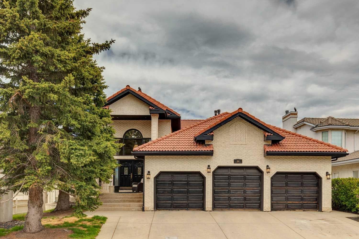 84 EDENSTONE Way NW
