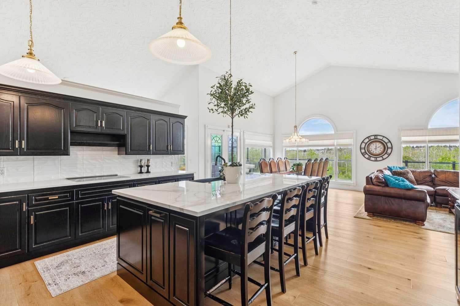 84 EDENSTONE Way NW