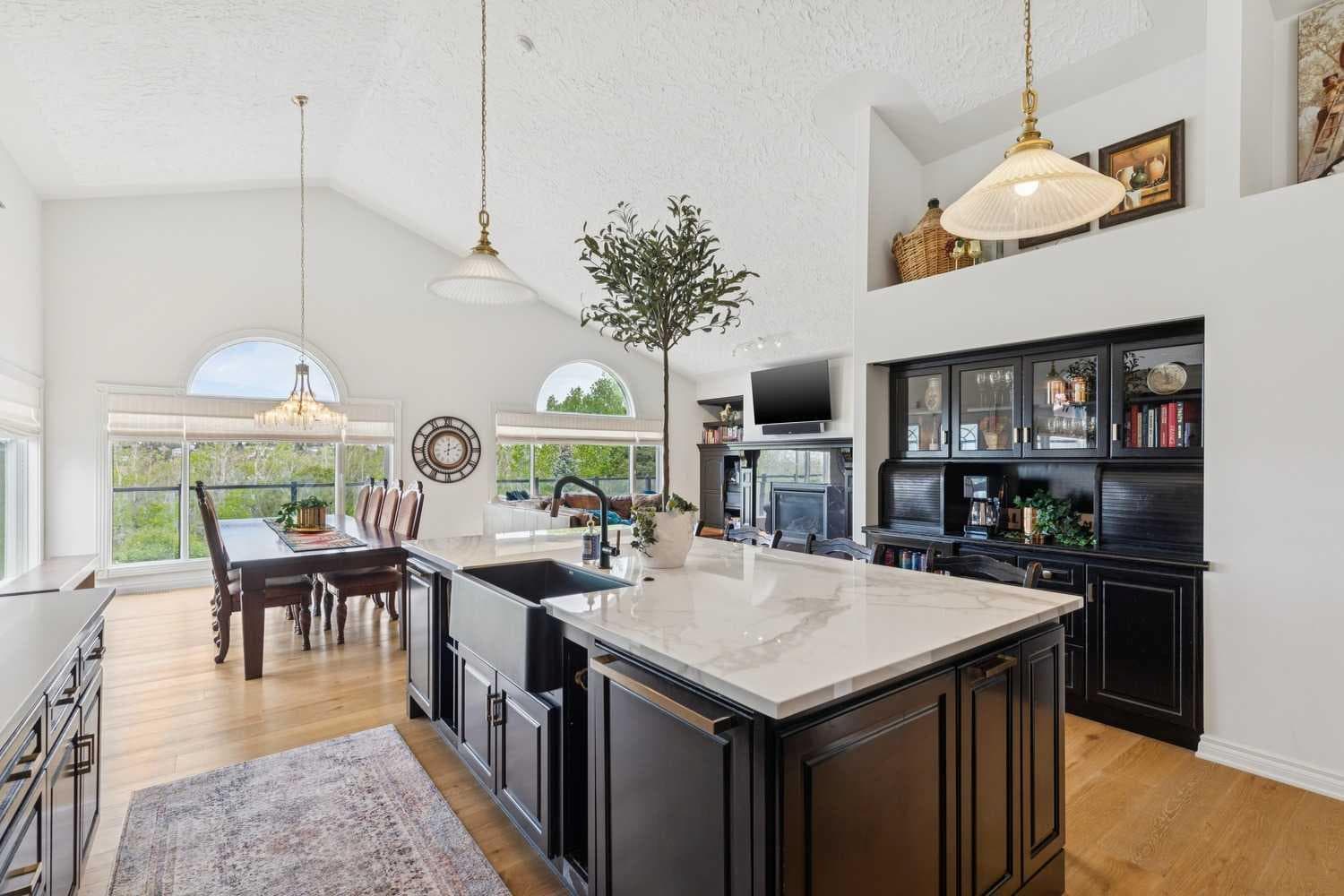 84 EDENSTONE Way NW