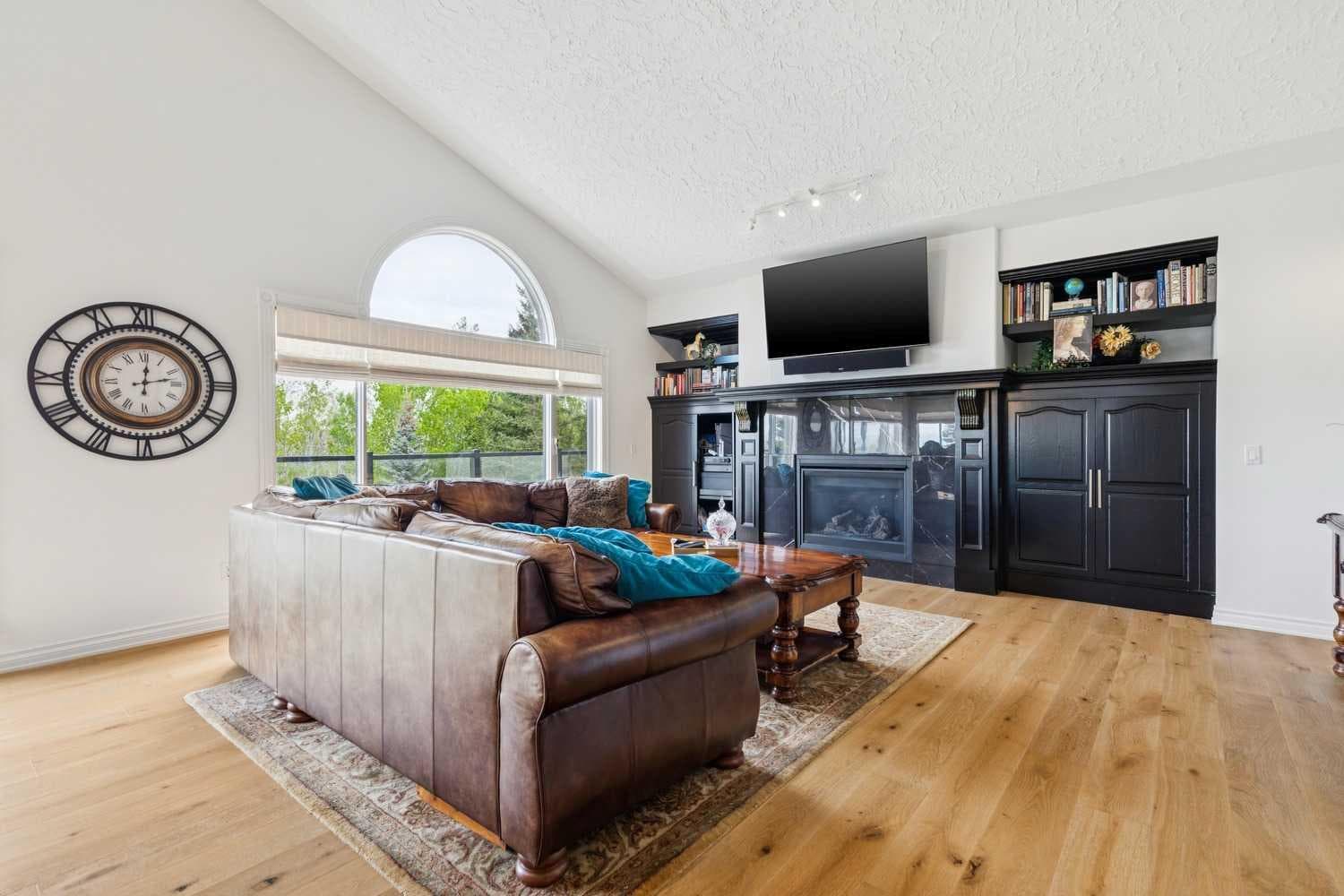 84 EDENSTONE Way NW