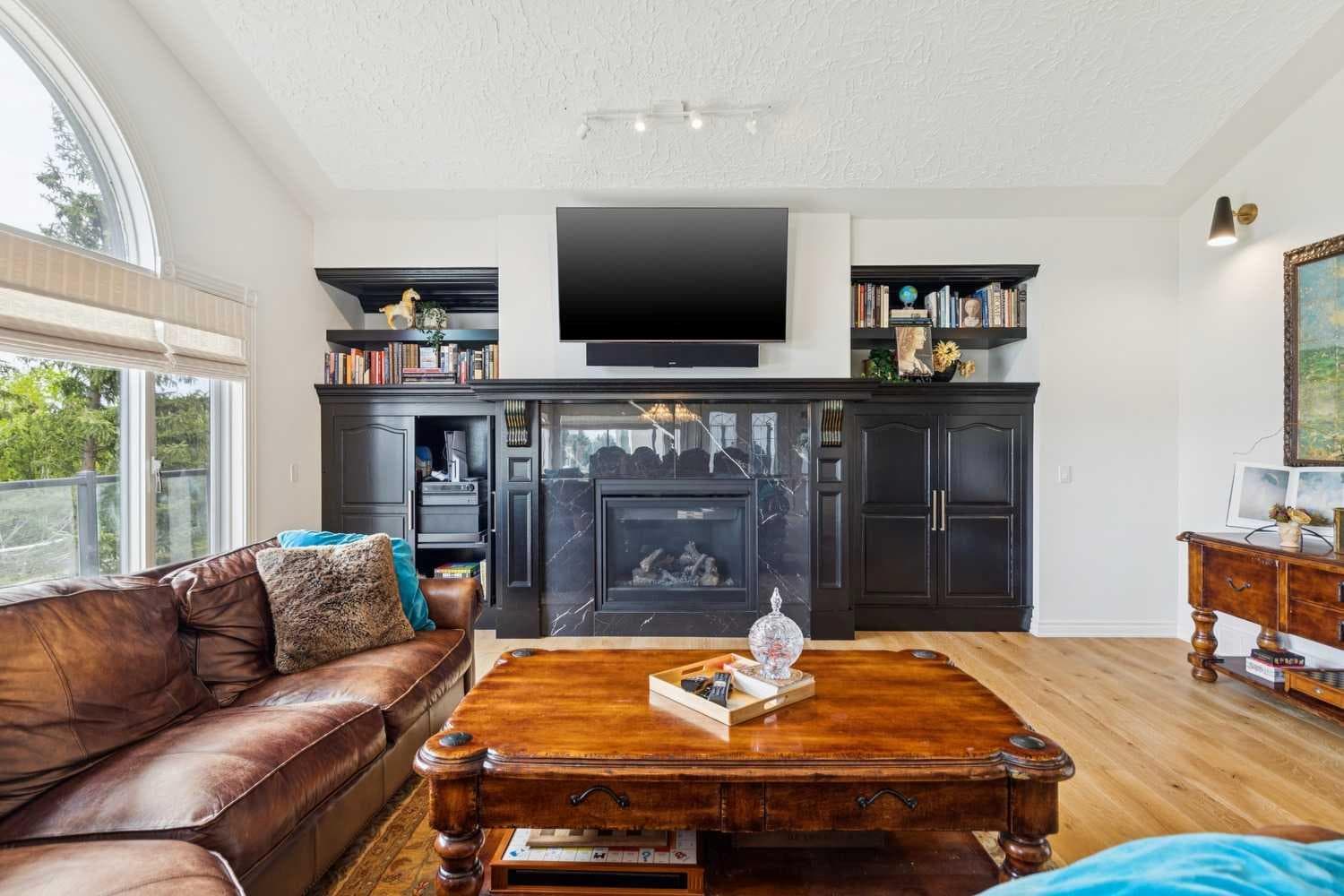 84 EDENSTONE Way NW