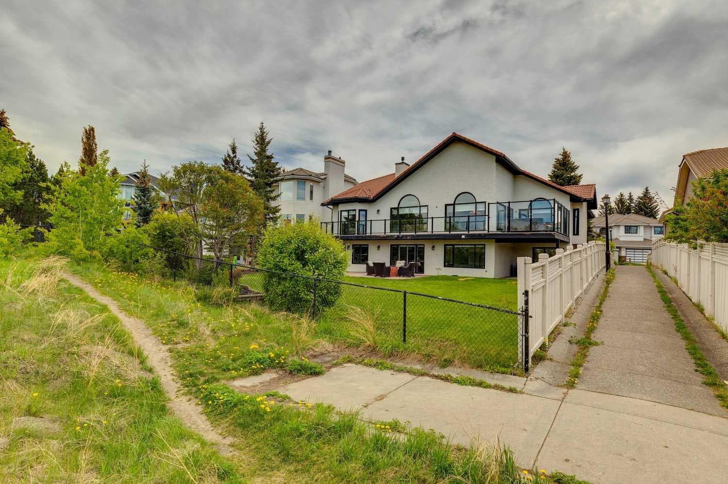 84 EDENSTONE Way NW
