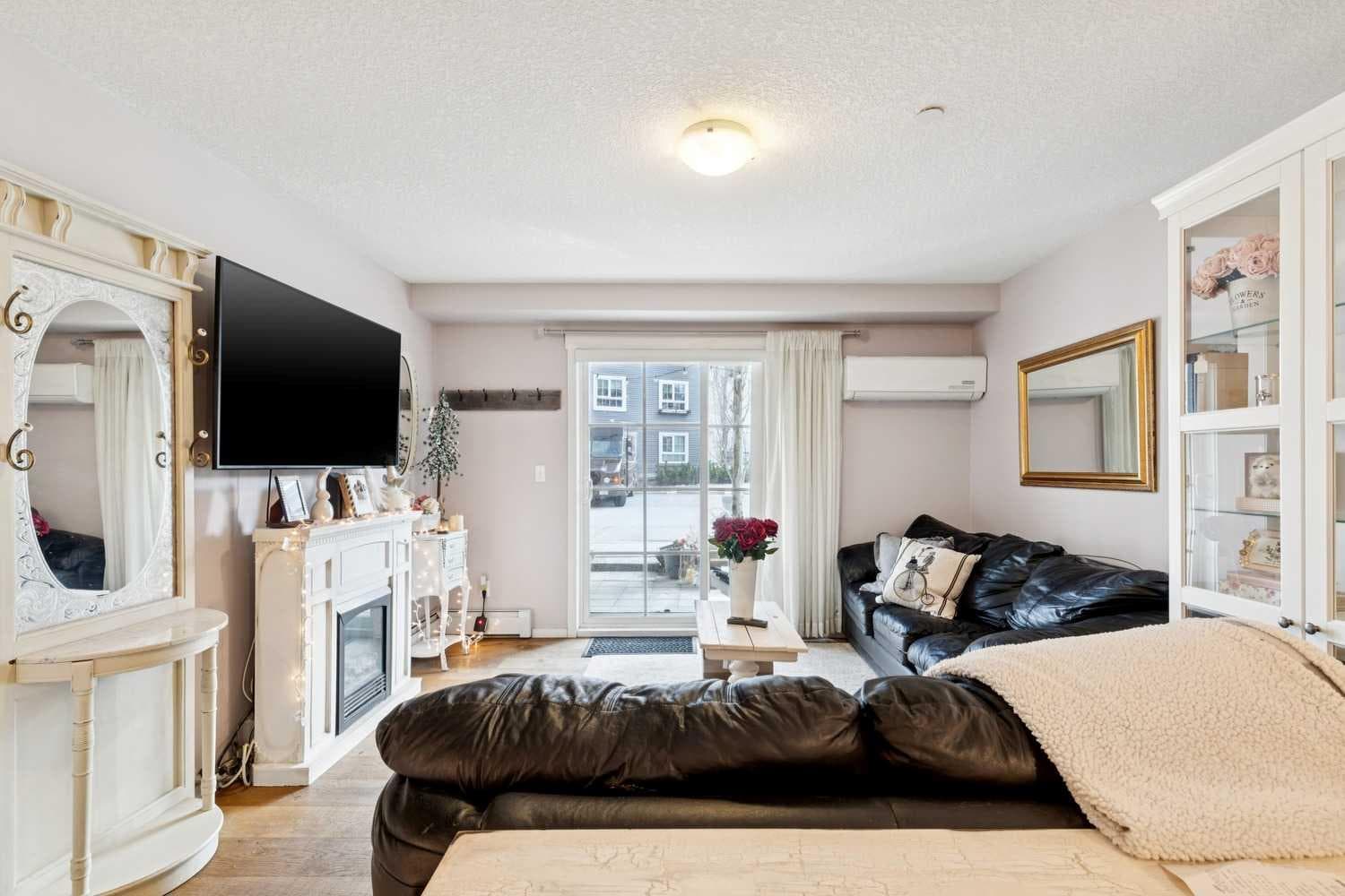 3110, 279 Copperpond Common SE