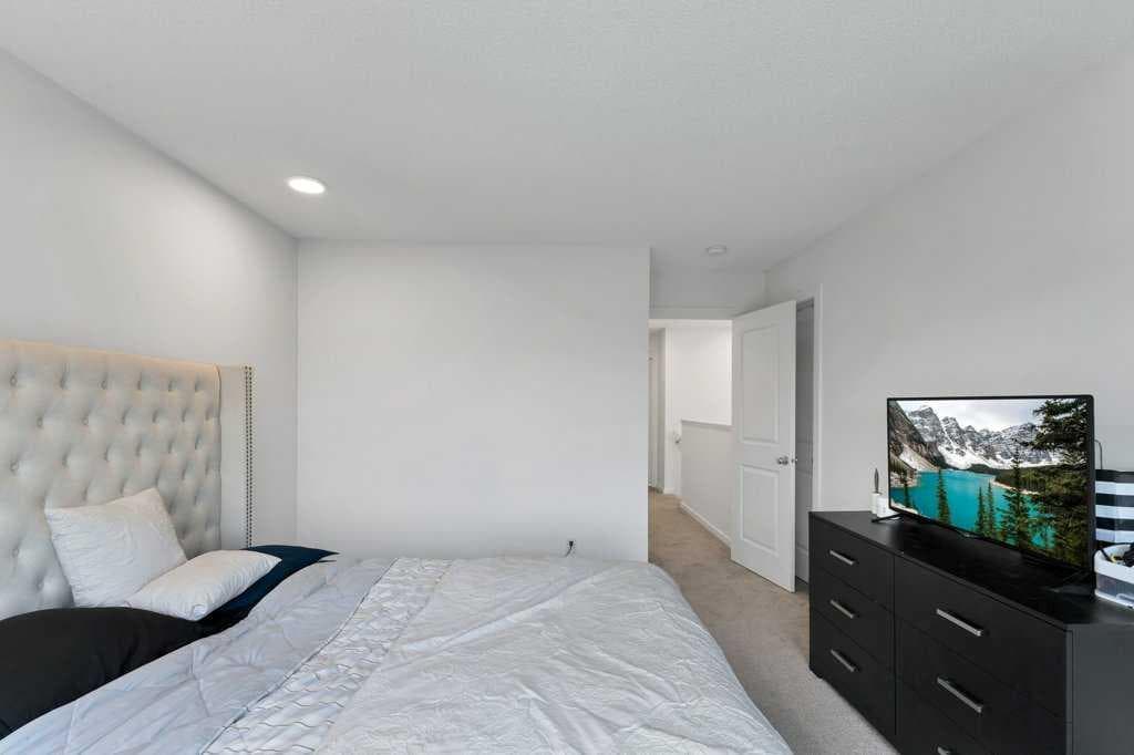 25 Savanna Manor NE