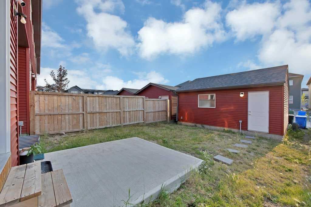 25 Savanna Manor NE