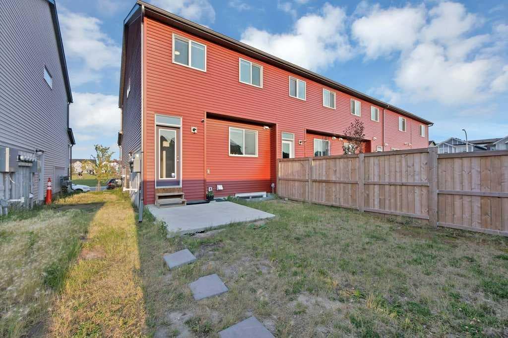 25 Savanna Manor NE
