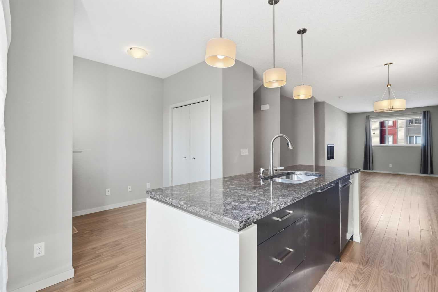 209 Copperpond Row SE