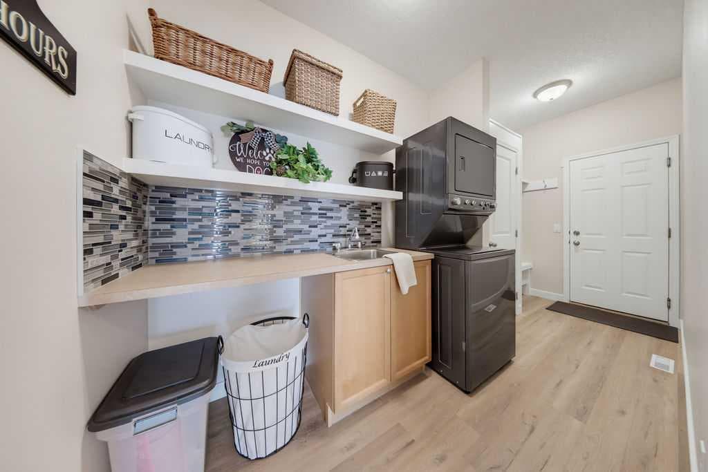 111 Invermere Close 