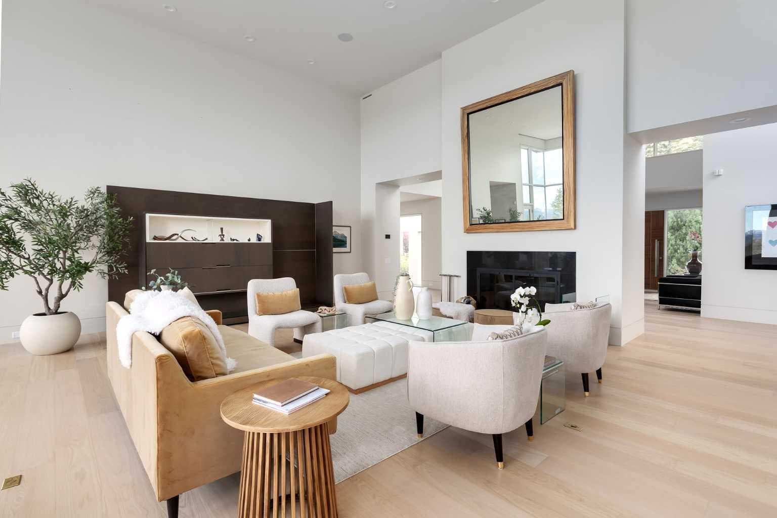 25102 Lower Springbank Road 