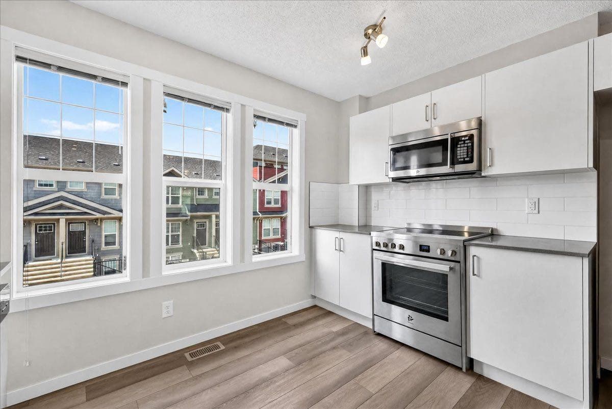 246 Cranbrook Square SE