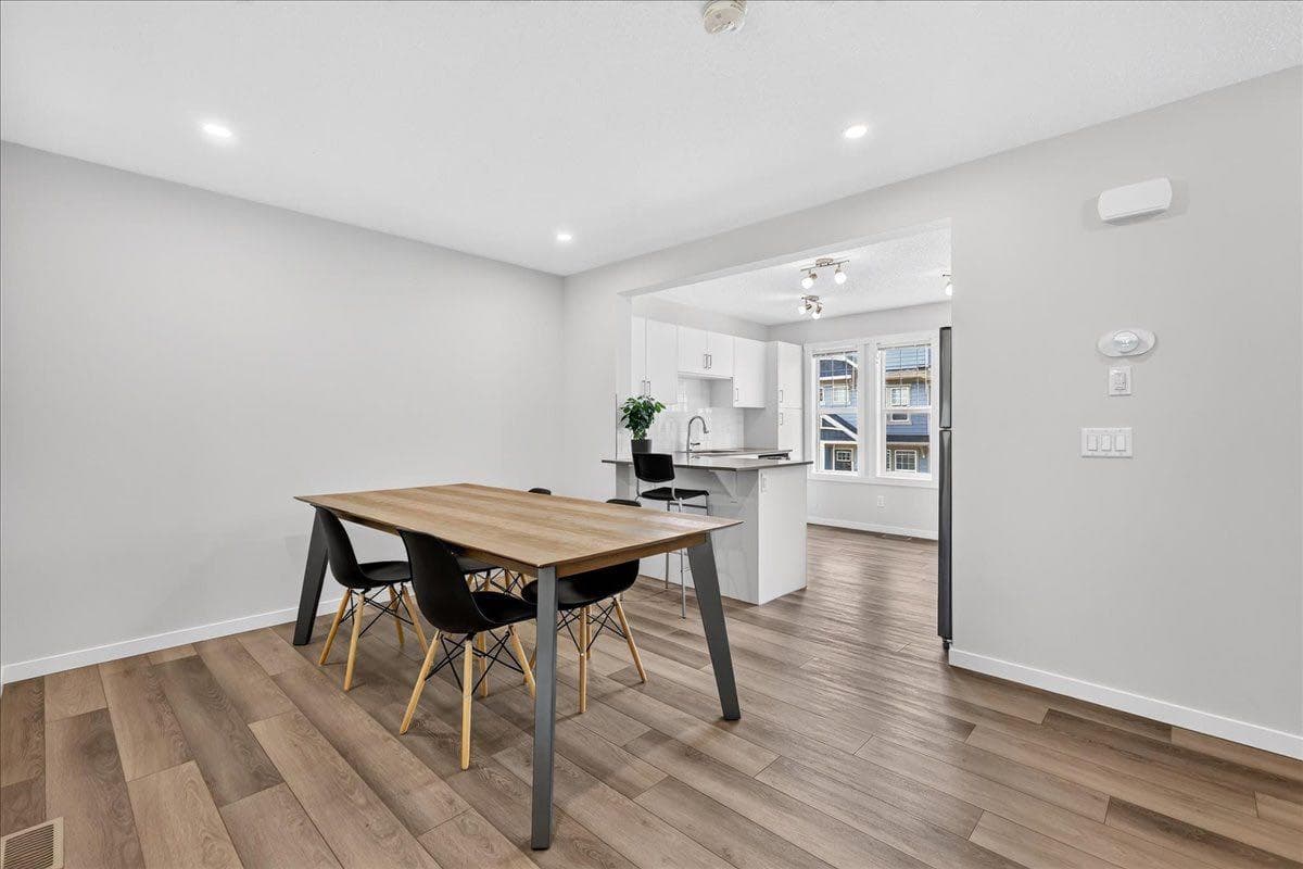 246 Cranbrook Square SE