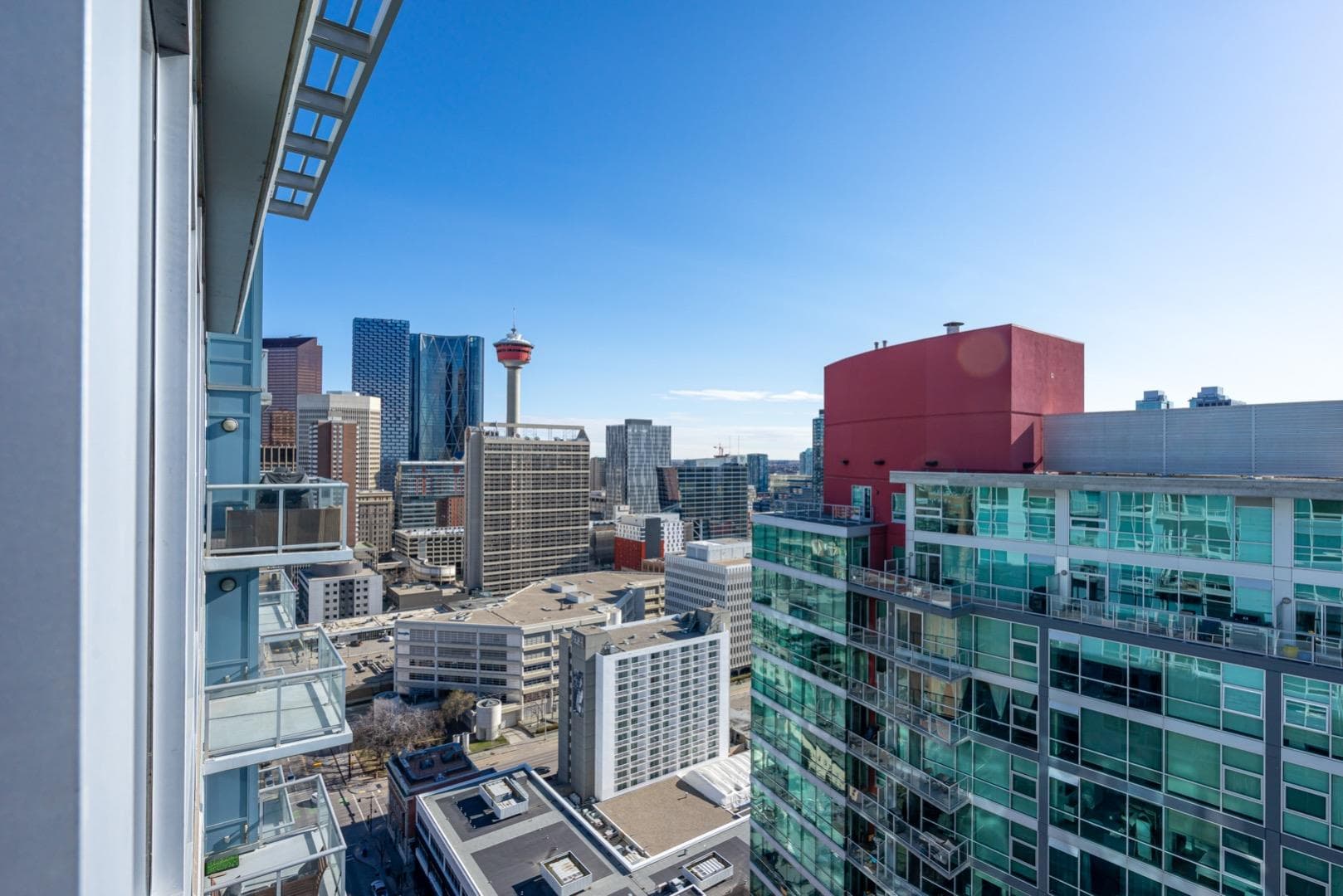2505, 215 13 Avenue SW