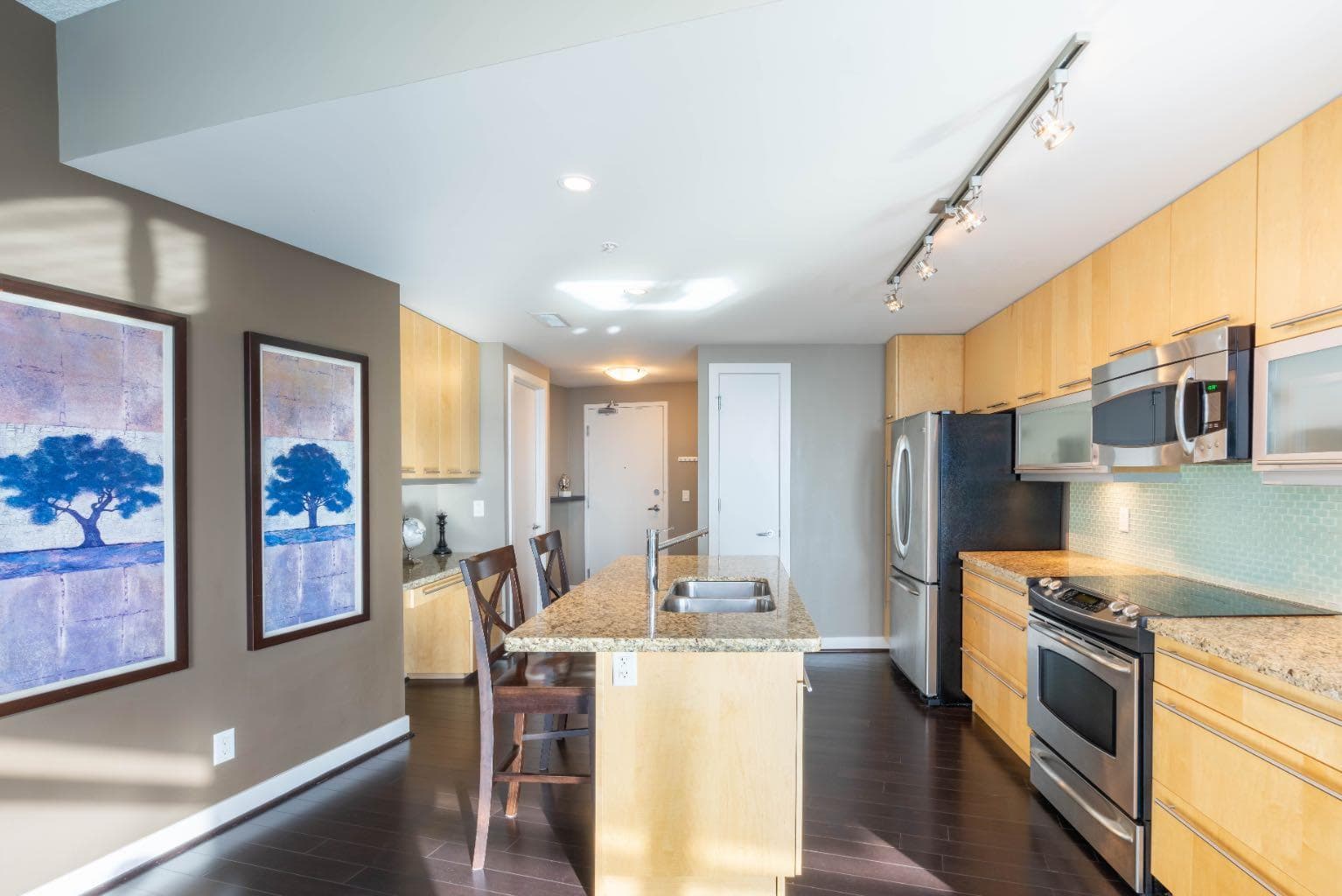 2505, 215 13 Avenue SW