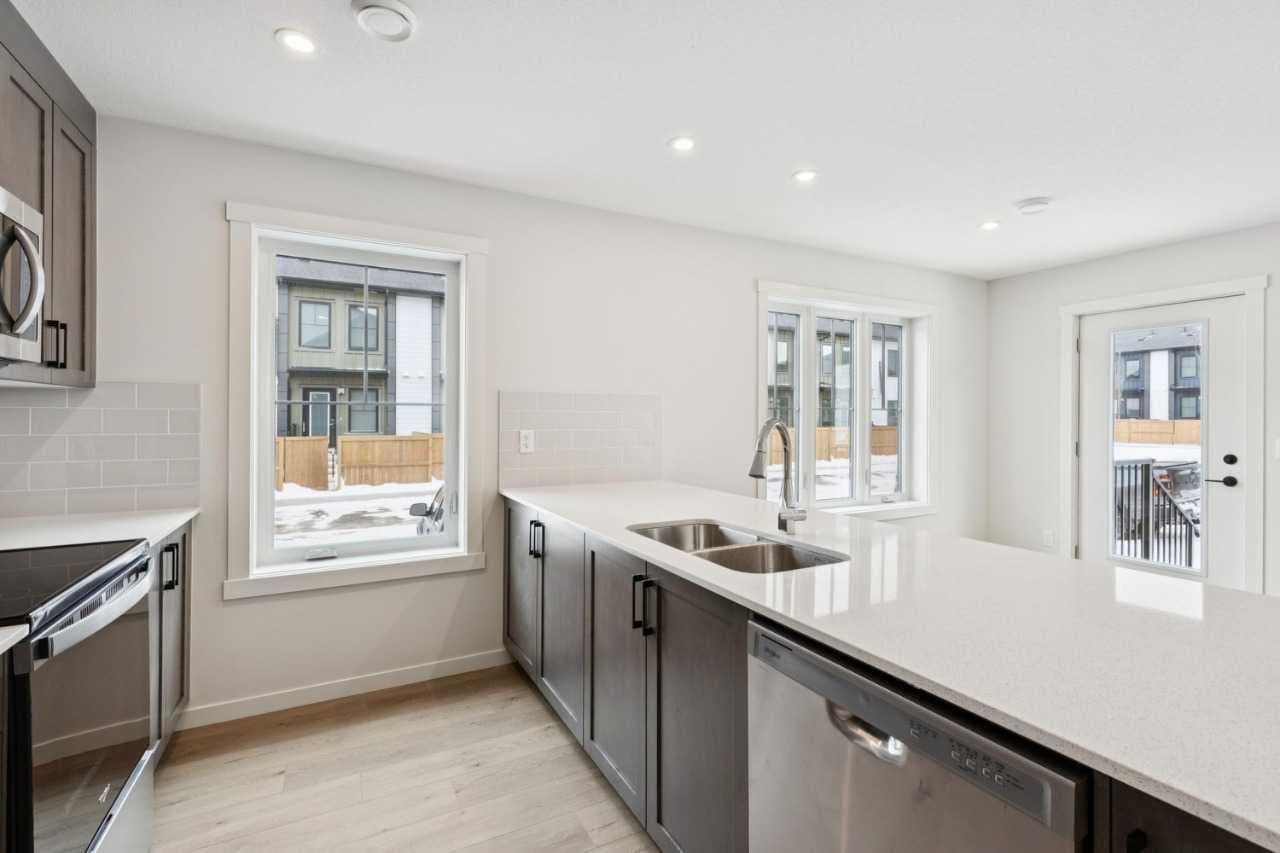 215, 40 Livingston Parade NE