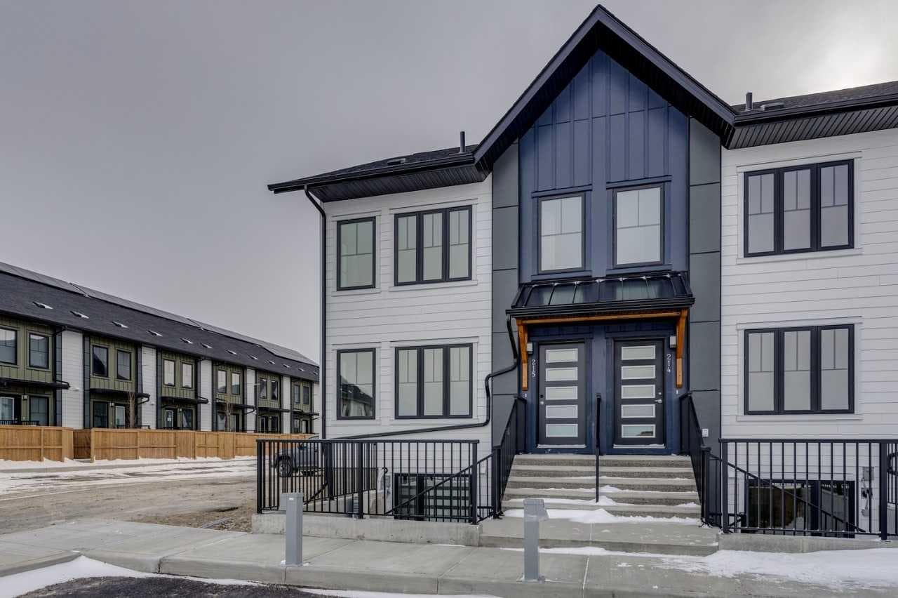215, 40 Livingston Parade NE