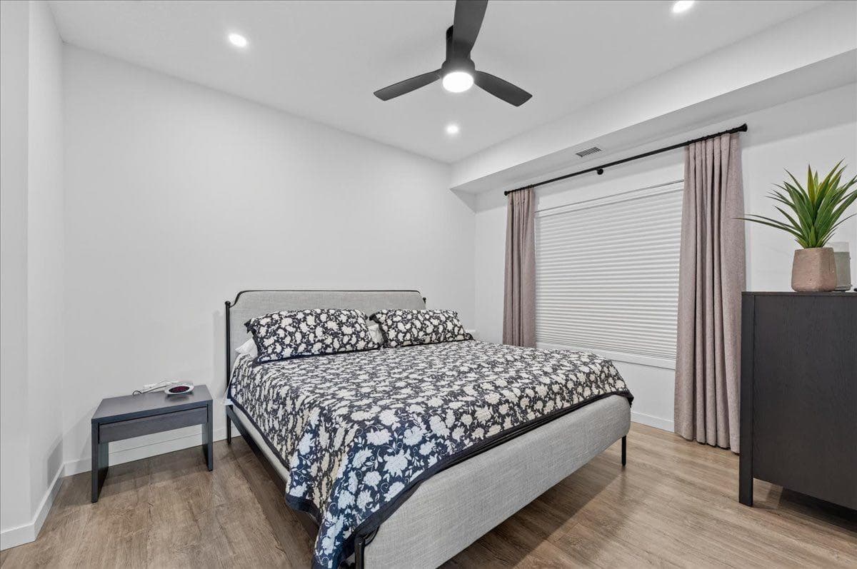 219, 12 Mahogany Path SE