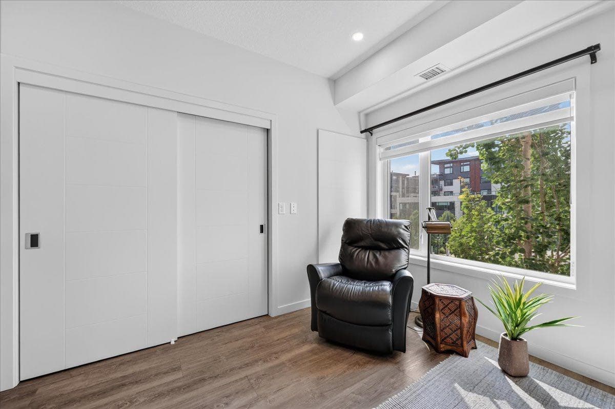 219, 12 Mahogany Path SE