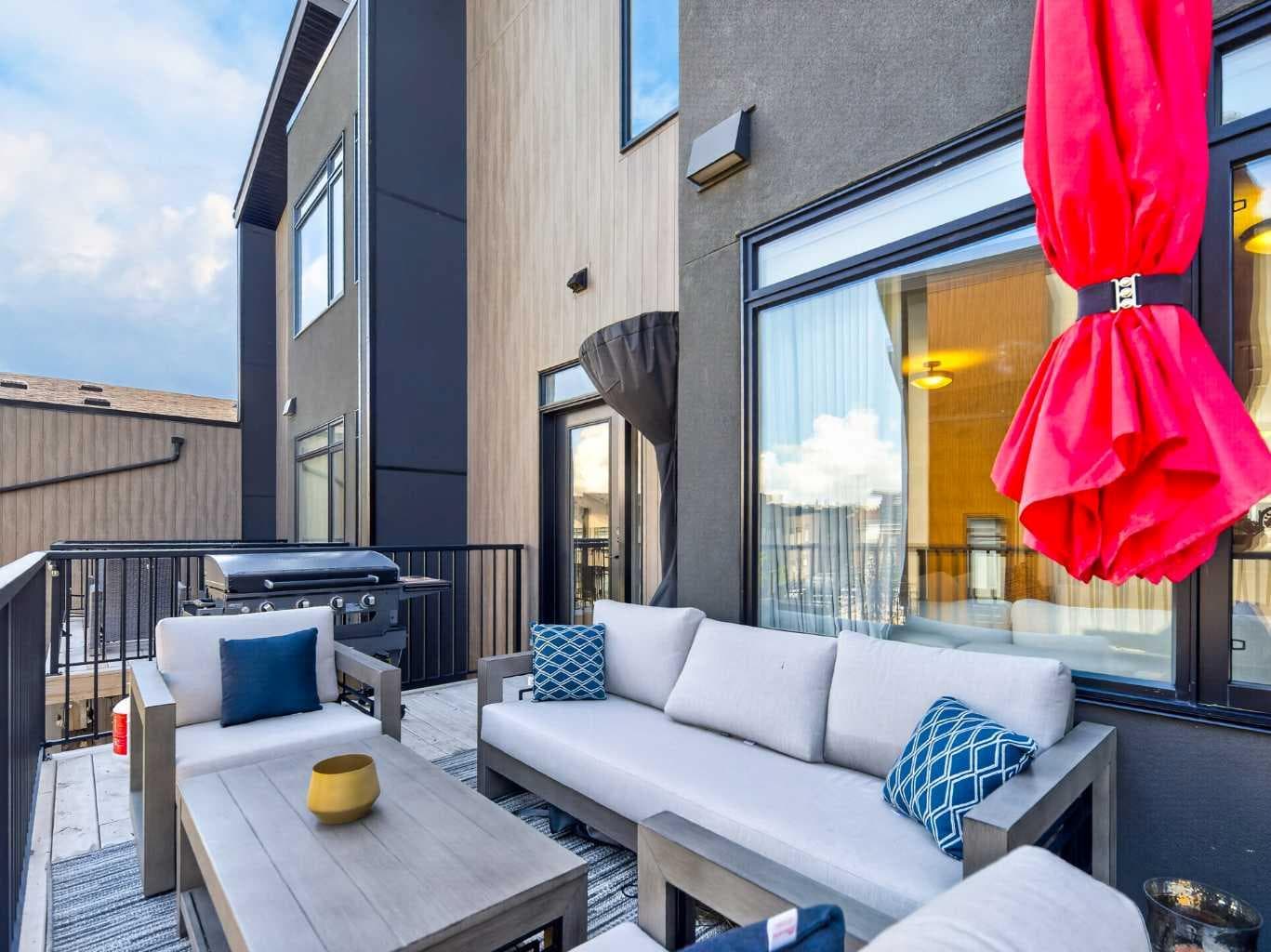 307 Royal Elm Road NW
